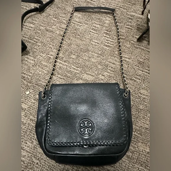 Tory Burch crossbody. Im reselling it ….it was not sold on my last post . - Picture 6 of 6